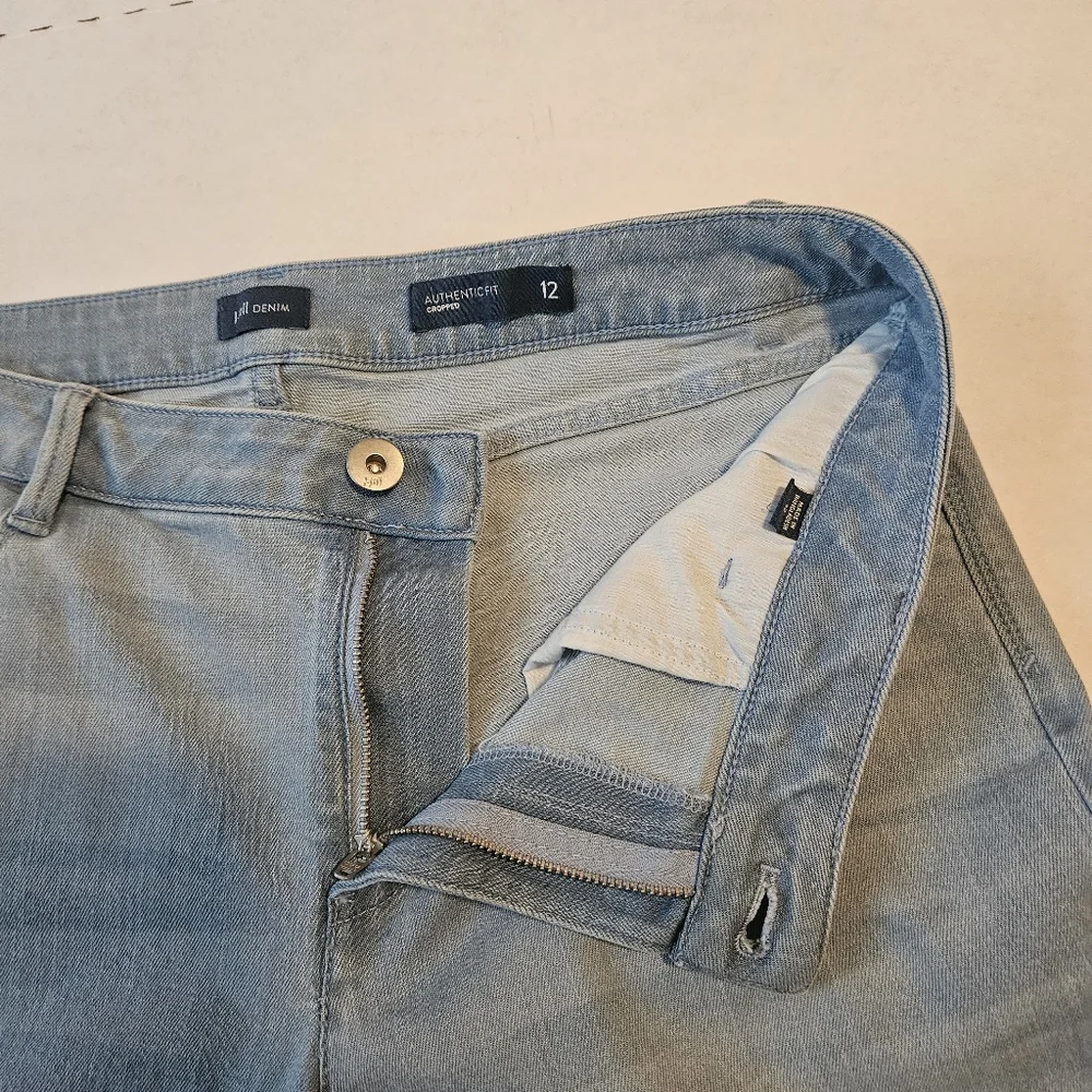 J Jill Authentic Fit crop light stone wash, frayed hem, straight leg, size 12 - Picture 6 of 15